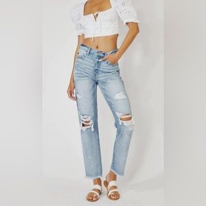 Kancan Splatter Matters
High-Rise Straight-Cut
Distressed Jeans New With Tags!